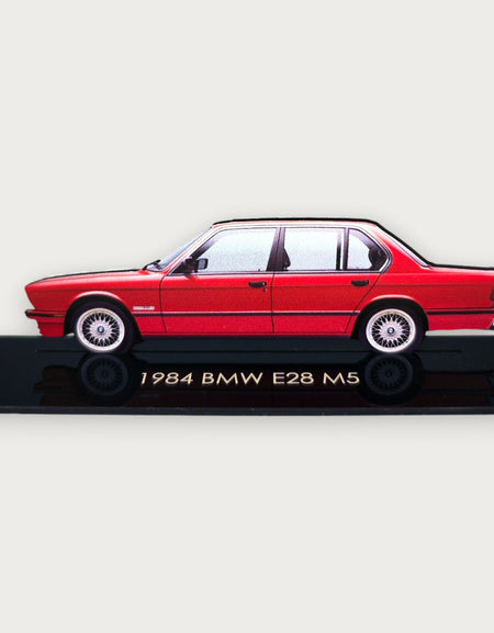 1984 BMW E28 M5 (2) Metal Araba Duvar Sanatı, Renkli 2D Pres Döküm Araba Dekoru, Siluet Metal Duvar Sanatı, Araba Severler İçin Hediye, Ayrıntılı Renkli Metal Araba