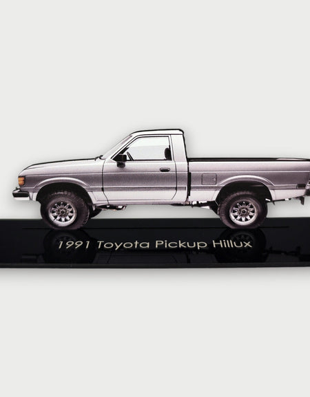 1991 Toyota Pickup Hillux (1) Metal Araba Duvar Sanatı, Renkli 2D Pres Döküm Araba Dekoru, Siluet Metal Duvar Sanatı, Araba Severler İçin Hediye, Ayrıntılı Renkli Metal Araba