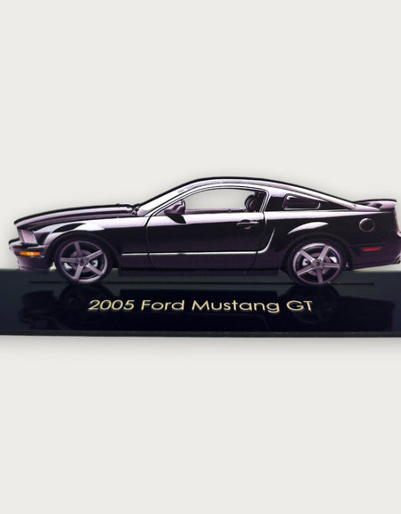 2005 Ford Mustang GT (1) Metal Araba Duvar Sanatı, Renkli 2D Pres Döküm Araba Dekoru, Siluet Metal Duvar Sanatı, Araba Severler İçin Hediye, Ayrıntılı Renkli Metal Araba