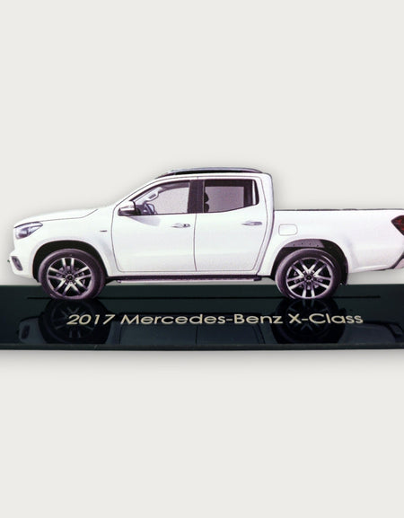 2017 Mercedes-Benz X-Class (1) Metal Araba Duvar Sanatı, Renkli 2D Pres Döküm Araba Dekoru, Siluet Metal Duvar Sanatı, Araba Severler İçin Hediye, Ayrıntılı Renkli Metal Araba