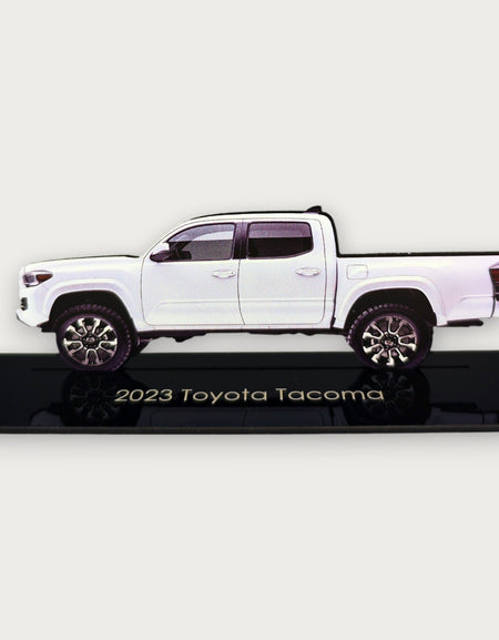 2023 Toyota Tacoma (2) Metal Araba Duvar Sanatı, Renkli 2D Pres Döküm Araba Dekoru, Siluet Metal Duvar Sanatı, Araba Severler İçin Hediye, Ayrıntılı Renkli Metal Araba