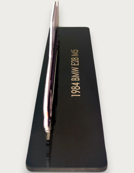 1984 BMW E28 M5 (1) Metal Araba Duvar Sanatı, Renkli 2D Pres Döküm Araba Dekoru, Siluet Metal Duvar Sanatı, Araba Severler İçin Hediye, Ayrıntılı Renkli Metal Araba