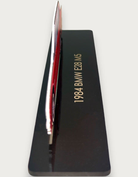 1984 BMW E28 M5 (2) Metal Araba Duvar Sanatı, Renkli 2D Pres Döküm Araba Dekoru, Siluet Metal Duvar Sanatı, Araba Severler İçin Hediye, Ayrıntılı Renkli Metal Araba