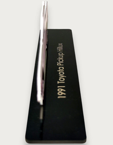 1991 Toyota Pickup Hillux (2) Metal Araba Duvar Sanatı, Renkli 2D Pres Döküm Araba Dekoru, Siluet Metal Duvar Sanatı, Araba Severler İçin Hediye, Ayrıntılı Renkli Metal Araba