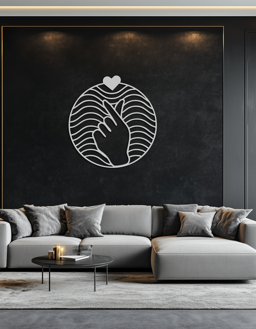 Resmi Galeri görüntüleyicisine yükleyin, Kalp Parmak Aşk İşareti Metal Duvar Sanatı - Yuvarlak Minimalist Çelik Dekor - KAF056
