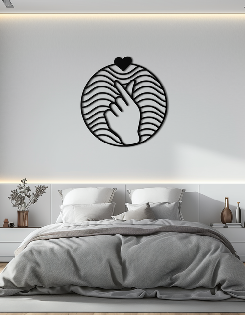 Resmi Galeri görüntüleyicisine yükleyin, Kalp Parmak Aşk İşareti Metal Duvar Sanatı - Yuvarlak Minimalist Çelik Dekor - KAF056
