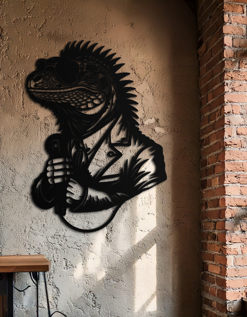 Load image into Gallery viewer, Cool Lizard Metal Wall Art – Unique Reptile Selfie Decor for Home and Office- KAF512
