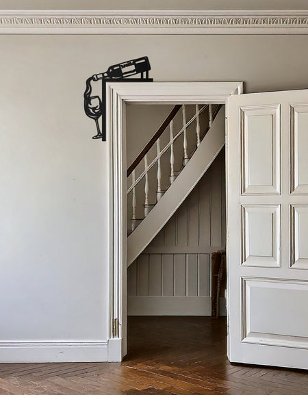 Şarap Şişesi ve Cam Metal Kapı Köşe Dekoru – Bar ve Mutfak Duvar Sanatı Vurgusu-KAF609