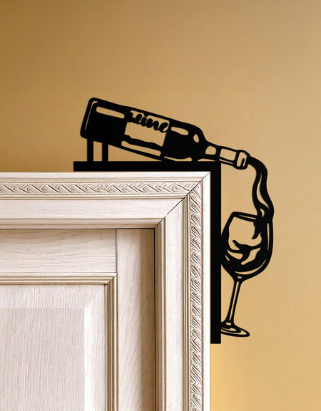 Şarap Şişesi ve Cam Metal Kapı Köşe Dekoru – Bar ve Mutfak Duvar Sanatı Vurgusu-KAF609