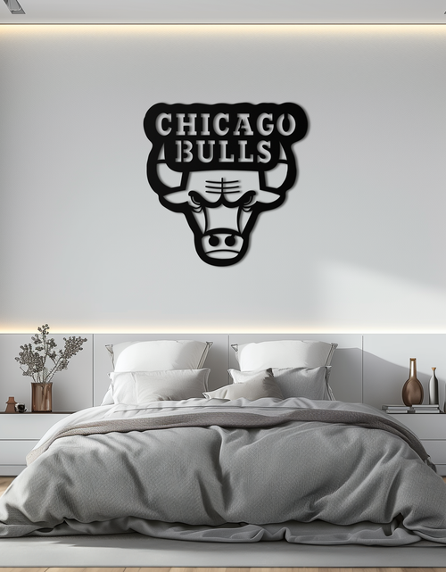 Resmi Galeri görüntüleyicisine yükleyin, Chicago Bulls Logo Metal Duvar Sanatı – Spor Hayranları için Simgesel NBA Takım Amblemi- KAF672
