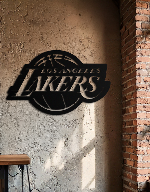 Resmi Galeri görüntüleyicisine yükleyin, Los Angeles Lakers Logo Metal Duvar Sanatı – İkonik Basketbol Takımı Silüeti Dekoru- KAF674
