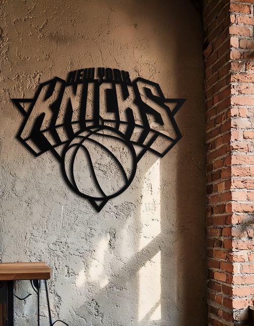 Resmi Galeri görüntüleyicisine yükleyin, New York Knicks Basketbol Logosu Metal Duvar Sanatı – Cesur Spor Esintili Ev Dekoru- KAF677
