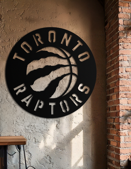 Resmi Galeri görüntüleyicisine yükleyin, Toronto Raptors Logo Metal Duvar Sanatı – Spor Hayranları İçin Cesur Basketbol Amblemi- KAF678

