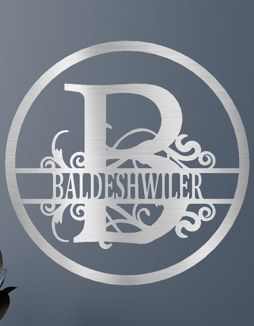Resmi Galeri görüntüleyicisine yükleyin, İsim Metal Duvar Sanatı Tabelası - Özel Metal Tabela, Bölünmüş Daire Monogram
