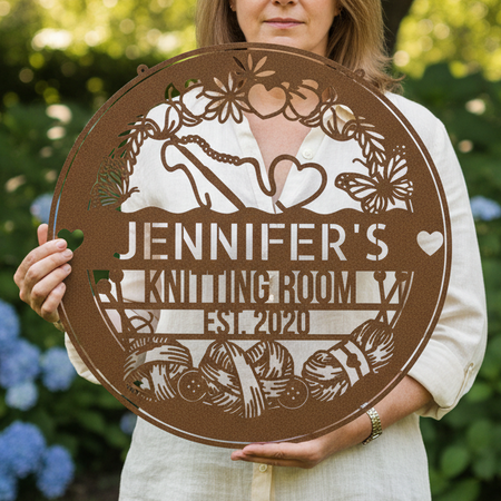 Tığ İşi El Sanatları Odası Özel Metal Tabelası – İplik Severler İçin Benzersiz Bir Dekor